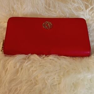 💚LARGE DKNY LEATHER WALLET